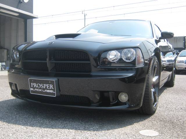ダッジ ダッジ チャージャー SRT8 ディーラー車 サンルーフ 社外ナビ バックカメラ. ダッジらしい十字エンブレム!