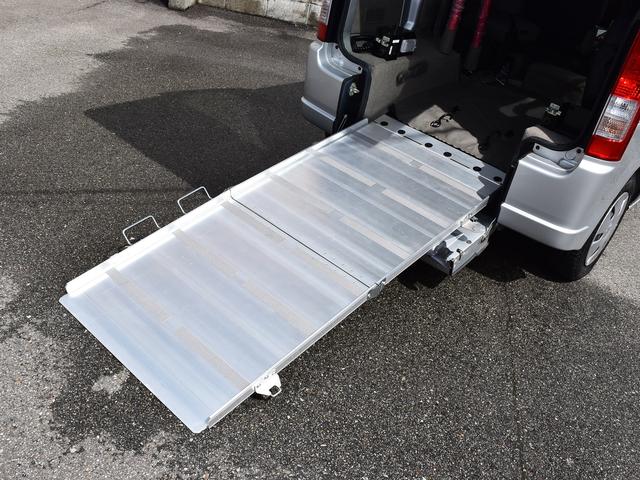 ウィズ 車いす移動車 補助シート付 電動固定付 ワンオーナー(3枚目)