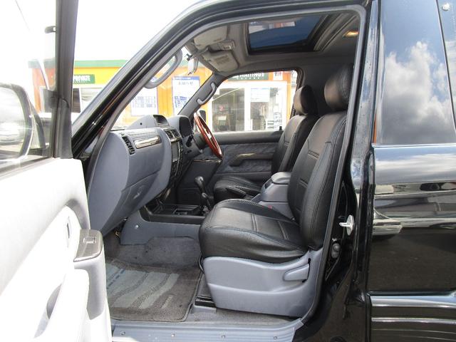 RZ 4WD HDDナビ 地デジ DVD 黒革調シートカバー(17枚目)