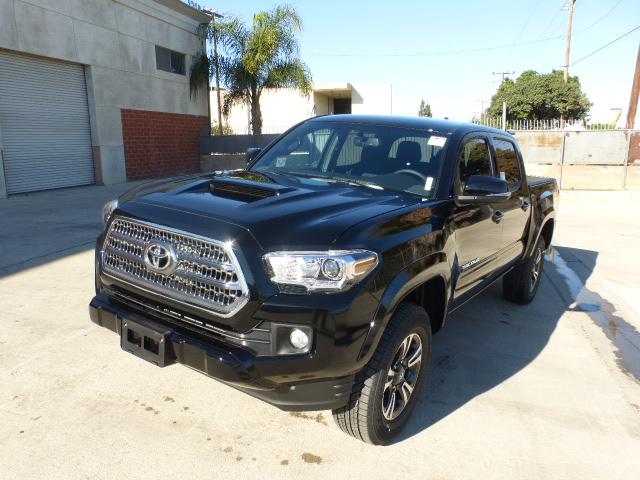米国トヨタ ダブルキャブ TRDスポーツ 4WD
