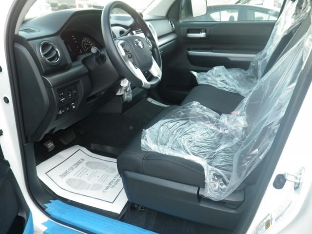 クルーマックスSR5 4WD 18年モデル新車 トノカバー(2枚目)