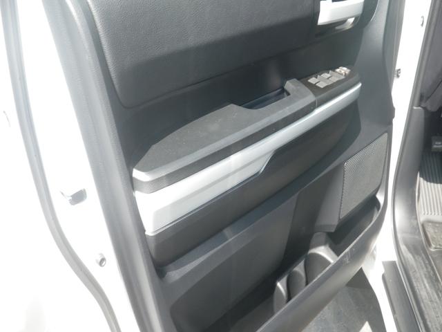 クルーマックスSR5 4WD 18年モデル新車 トノカバー(14枚目)
