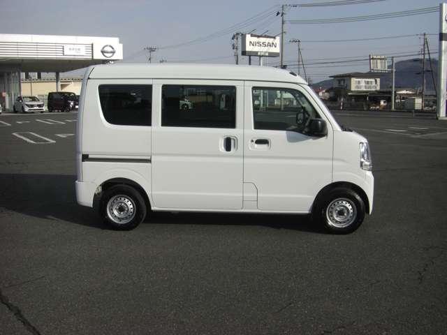 クリッパーバン ６６０　ＤＸ　ハイルーフ　４ＷＤ　当社試乗車アップ・リアソナー・横滑り防止　デュアルカメラブレーキサポート　切替４ＷＤ　盗難防止　禁煙車　リモコンキー　エアコン　運転席エアバッグ　パワーウィンドウ　Ｗエアバッグ　パワーステアリング　ＡＢＳ　レーンキープ　ｉストップ（4枚目）