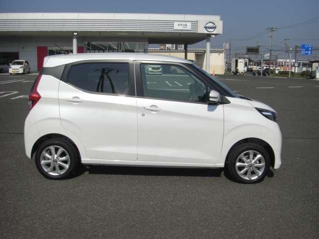 デイズ 660 X 4WD ブレーキサポート サイドカメラ インテリジェントアラウンドビューモニター LDW エアコン インテリジェントキー 禁煙車 フルタイム4WD エアバッグ 寒冷地仕様 キーフリー バックカメラ ABS(4枚目)