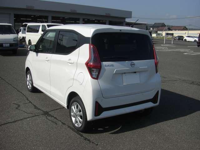 デイズ 660 X 4WD ブレーキサポート サイドカメラ インテリジェントアラウンドビューモニター LDW エアコン インテリジェントキー 禁煙車 フルタイム4WD エアバッグ 寒冷地仕様 キーフリー バックカメラ ABS(8枚目)