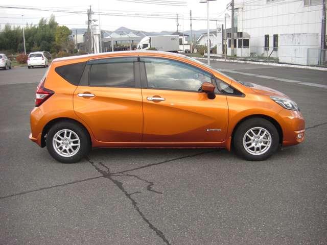 ノート 1.2 e-POWER X 禁煙 360°カメラ 記録簿付 Rカメラ 運転席助手席エアバック レーンキープ AUTOエアコン 1オーナー 盗難防止システム ナビTV AW サイドカメラ 運転席エアバッグ キーレスエントリー(4枚目)