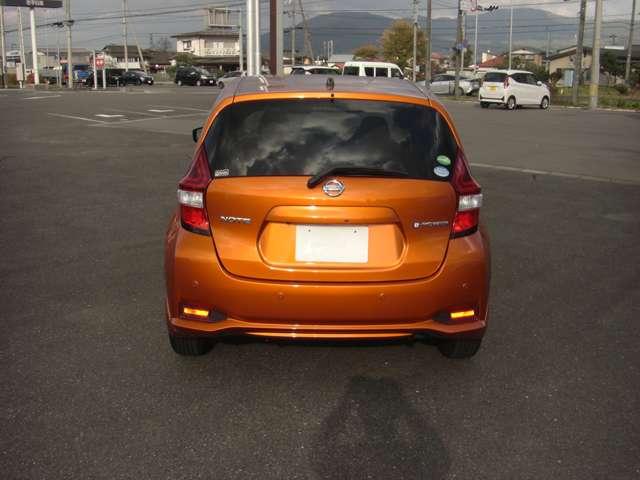 ノート 1.2 e-POWER X 禁煙 360°カメラ 記録簿付 Rカメラ 運転席助手席エアバック レーンキープ AUTOエアコン 1オーナー 盗難防止システム ナビTV AW サイドカメラ 運転席エアバッグ キーレスエントリー(7枚目)