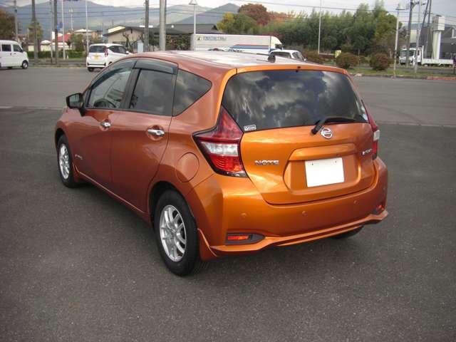 ノート 1.2 e-POWER X 禁煙 360°カメラ 記録簿付 Rカメラ 運転席助手席エアバック レーンキープ AUTOエアコン 1オーナー 盗難防止システム ナビTV AW サイドカメラ 運転席エアバッグ キーレスエントリー(8枚目)