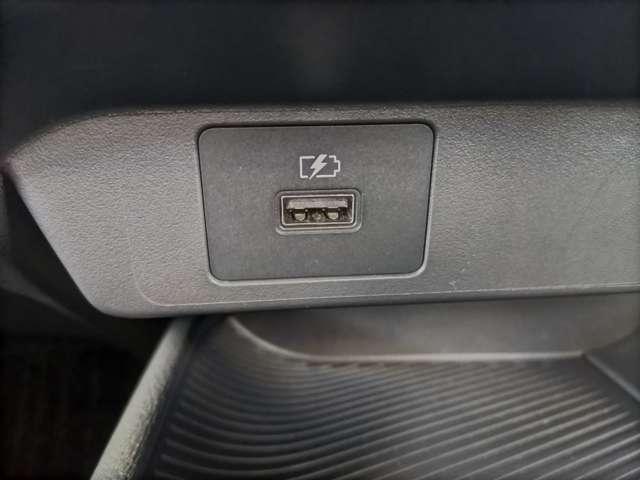 ノート Ｘ　１オーナー　日産認定１年保証（走行無制限）　［メーカーＯＰ：ＬＥＤヘッドランプ／アダプティブＬＥＤライトシステム／ＬＥＤフォグランプ］　純正９インチナビ　ナビ連動ドラレコ前後　ＥＴＣ２．０（17枚目）