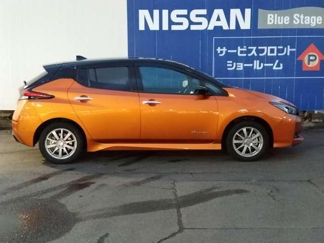 リーフ ｅ＋　Ｘ　アルミホイール　ＣＤナビ　エアバッグ　エアコン　パワーステアリング　パワーウィンドウ　ＡＢＳ（6枚目）