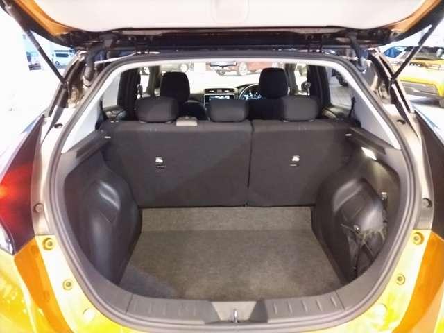 リーフ ｅ＋　Ｘ　アルミホイール　ＣＤナビ　エアバッグ　エアコン　パワーステアリング　パワーウィンドウ　ＡＢＳ（10枚目）