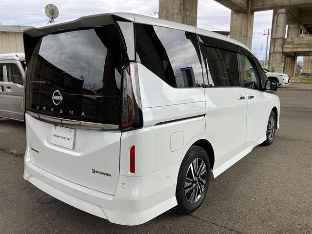 セレナ １．４　ｅ－ＰＯＷＥＲ　ルキシオン　インテリジェントエマージェンシーブレーキ　アラウンドビュー　ＬＥＤヘッドランプ　ドライブレコーダー　ＬＤＰ　バックモニター　パーキングアシスト　アイドリングストップ　ＥＴＣ　アルミホイール　寒冷地仕様（2枚目）