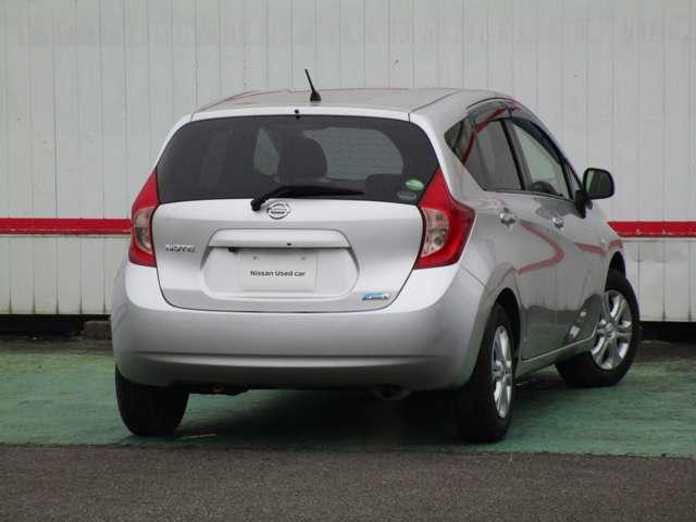 ノート １．２　Ｘ　ＤＩＧ－Ｓ　雹害未修理車（2枚目）