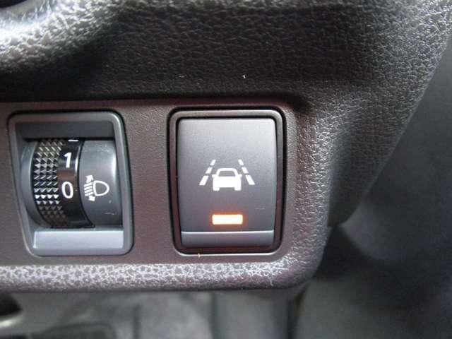 ノート １．２　Ｘ　雹害未修理車（14枚目）