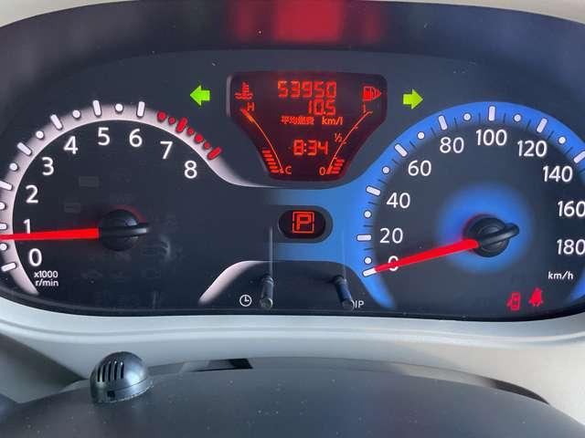 キューブ １．５　１５Ｇ　禁煙ワンオーナー　茶／白２トーン色　ＨＩＤ　パワーウィンドウ　１オーナー　ＩＳＴＯＰ　Ｗエアバック　禁煙車　パワーステアリング　メモリーナビ　ＡＢＳ　オートエアコン　キーフリー　運転席エアバッグ　アルミホイール　ナビテレビ　記録簿　盗難防止（3枚目）