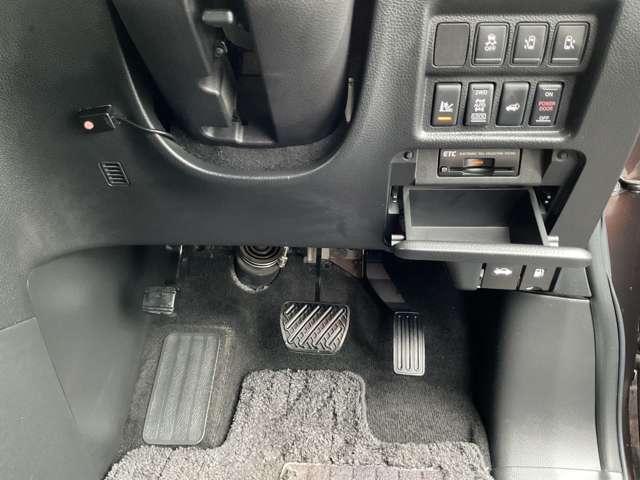 エルグランド 350ハイウェイスタープレミアムアーバンクロム LEDヘッドランプ 切替4WD オートクルーズコントロール エアバッグ Bモニター ETC スマートキー エアコン パワーウィンドウ アルミホイール ABS アラウンドモニター パワーステアリング(10枚目)