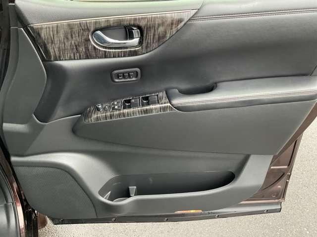 エルグランド 350ハイウェイスタープレミアムアーバンクロム LEDヘッドランプ 切替4WD オートクルーズコントロール エアバッグ Bモニター ETC スマートキー エアコン パワーウィンドウ アルミホイール ABS アラウンドモニター パワーステアリング(13枚目)