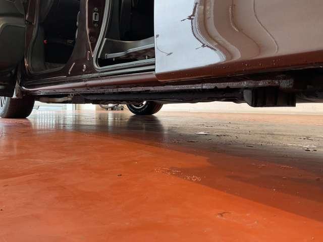 エルグランド 350ハイウェイスタープレミアムアーバンクロム LEDヘッドランプ 切替4WD オートクルーズコントロール エアバッグ Bモニター ETC スマートキー エアコン パワーウィンドウ アルミホイール ABS アラウンドモニター パワーステアリング(19枚目)