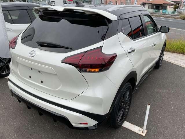 キックス Ｘ　ツートーンインテリアエディション　エマージェンシーＢ　セキュリティ　アラウンドモニター　Ｒカメラ　ＬＥＤ　ワンオーナ　禁煙　エアコン　ドラレコ　スマートキー　記録簿　ＥＴＣ　メモリーナビ　サイドエアバック　ＡＷ　キーレス　寒冷地仕様（2枚目）