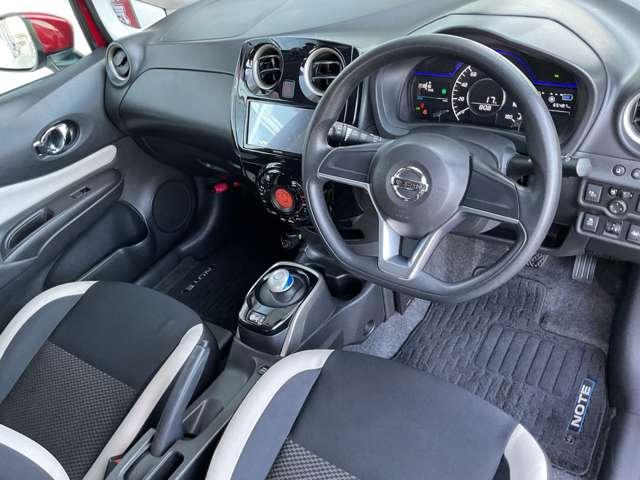 ノート １．２　ｅ－ＰＯＷＥＲ　Ｘ　禁煙ワンオーナー　禁煙　記録簿付　Ｒカメラ　運転席助手席エアバック　レーンキープ　ＡＵＴＯエアコン　１オーナー　盗難防止システム　ナビＴＶ　運転席エアバッグ　キーレスエントリー　ドラレコ　ＥＴＣ車載器　パワーウィンドウ（6枚目）