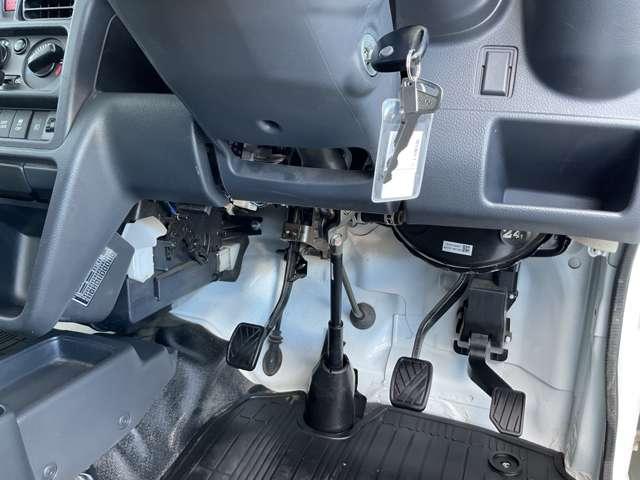 昔ながらの３ペダル式です