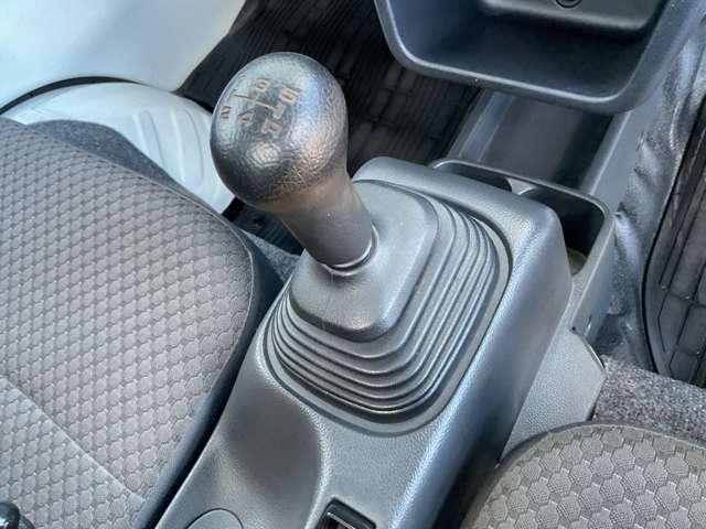 ５速リターンのマニュアルミッションです