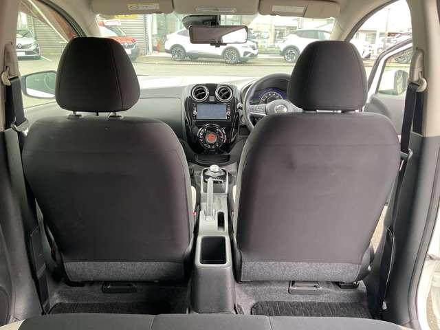 ノート 1.2 e-POWER X 禁煙ワンオーナー LEDオートライト 禁煙 360°カメラ 記録簿付 Rカメラ 運転席助手席エアバック レーンキープ AUTOエアコン 1オーナー 盗難防止システム ナビTV サイドカメラ 運転席エアバッグ キーレスエントリー パワステ(4枚目)
