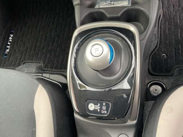 ノート 1.2 e-POWER X 禁煙ワンオーナー LEDオートライト 禁煙 360°カメラ 記録簿付 Rカメラ 運転席助手席エアバック レーンキープ AUTOエアコン 1オーナー 盗難防止システム ナビTV サイドカメラ 運転席エアバッグ キーレスエントリー パワステ(8枚目)