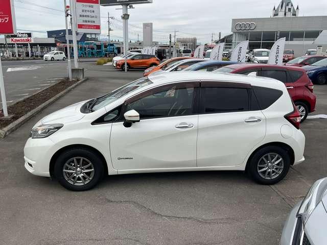 ノート 1.2 e-POWER X 禁煙ワンオーナー LEDオートライト 禁煙 360°カメラ 記録簿付 Rカメラ 運転席助手席エアバック レーンキープ AUTOエアコン 1オーナー 盗難防止システム ナビTV サイドカメラ 運転席エアバッグ キーレスエントリー パワステ(18枚目)