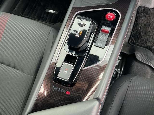 オーラ 1.2 NISMO 禁煙ワンオーナー寒冷地 カーテンエアバッグ エマブレ 寒冷地 禁煙 インテリキー ETC ドラレコ 車線逸脱警報 ワンセグ キーフリーシステム ダブルエアバック 定期点検記録簿 アルミホイール 運転席エアバッグ メモリーナビ(7枚目)