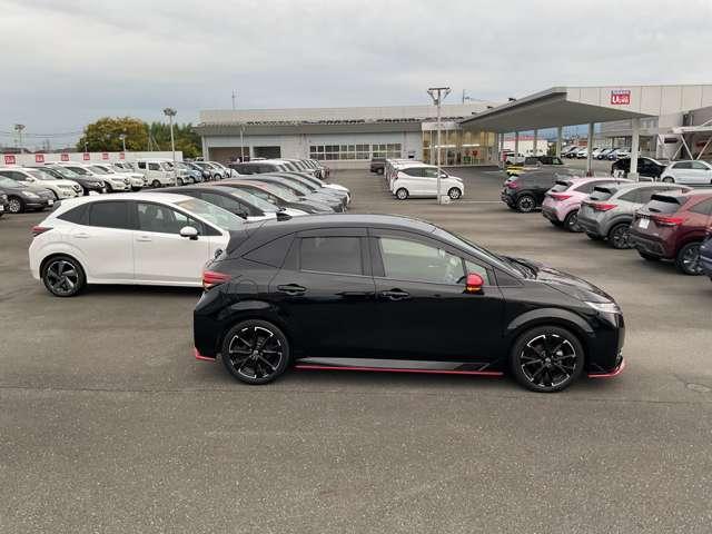 オーラ 1.2 NISMO 禁煙ワンオーナー寒冷地 カーテンエアバッグ エマブレ 寒冷地 禁煙 インテリキー ETC ドラレコ 車線逸脱警報 ワンセグ キーフリーシステム ダブルエアバック 定期点検記録簿 アルミホイール 運転席エアバッグ メモリーナビ(19枚目)