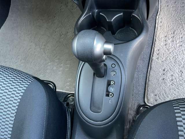 マーチ 1.2 X Vセレクション 禁煙ワンオーナー電動格納ネオコンポール 盗難防止装置 バックカメラ スマートキー オートエアコン キーフリー 禁煙車 アイドリングストップ Wエアバック メンテナンスノート ワンオーナー ワンセグTV ABS パワーウィンドウ メモリーナビ(8枚目)