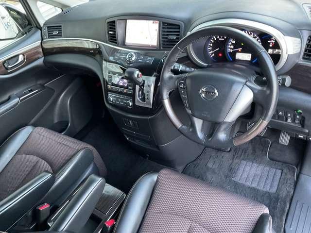 エルグランド ２．５　２５０ハイウェイスター　アーバンクロム　４ＷＤ　禁煙ワンオーナー　サイドカメラ　ワンオーナー　ＡＢＳ　Ｂカメラ　ナビＴＶ　盗難防止システム　ＥＴＣ　ＨＤＤナビ　オートエアコン　禁煙車　アルミ　両側自動ドア　全周囲モニター　切替４ＷＤ　寒冷地　Ｓキー　Ｗエアバック（7枚目）