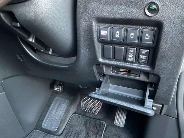 エルグランド ２．５　２５０ハイウェイスター　アーバンクロム　４ＷＤ　禁煙ワンオーナー　サイドカメラ　ワンオーナー　ＡＢＳ　Ｂカメラ　ナビＴＶ　盗難防止システム　ＥＴＣ　ＨＤＤナビ　オートエアコン　禁煙車　アルミ　両側自動ドア　全周囲モニター　切替４ＷＤ　寒冷地　Ｓキー　Ｗエアバック（9枚目）