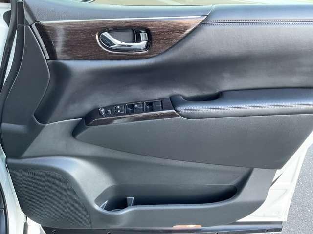 エルグランド ２．５　２５０ハイウェイスター　アーバンクロム　４ＷＤ　禁煙ワンオーナー　サイドカメラ　ワンオーナー　ＡＢＳ　Ｂカメラ　ナビＴＶ　盗難防止システム　ＥＴＣ　ＨＤＤナビ　オートエアコン　禁煙車　アルミ　両側自動ドア　全周囲モニター　切替４ＷＤ　寒冷地　Ｓキー　Ｗエアバック（13枚目）