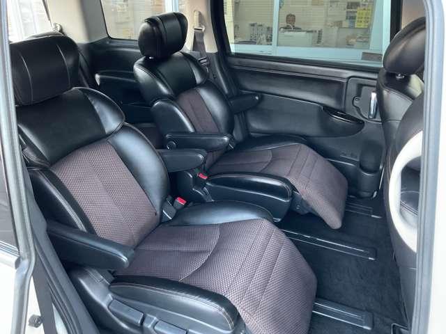 エルグランド ２．５　２５０ハイウェイスター　アーバンクロム　４ＷＤ　禁煙ワンオーナー　サイドカメラ　ワンオーナー　ＡＢＳ　Ｂカメラ　ナビＴＶ　盗難防止システム　ＥＴＣ　ＨＤＤナビ　オートエアコン　禁煙車　アルミ　両側自動ドア　全周囲モニター　切替４ＷＤ　寒冷地　Ｓキー　Ｗエアバック（15枚目）