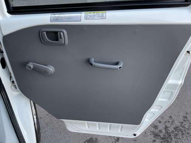 クリッパートラック ６６０　ＳＤ　４ＷＤ　ワンオーナー　パートタイム４ＷＤ　エアバック（12枚目）