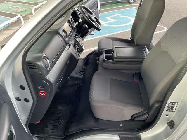 キャラバン ２．４　ＤＸ　ロングボディ　平床　ディーゼルターボ　法人ワンオーナー平床６人乗　ディーゼル　バックモニター　自動（被害軽減）ブレーキ　車線逸脱警報装置　キーレスエントリー　ドラレコ　メモリーナビ　ＥＴＣ　前席パワーウインドウ（15枚目）