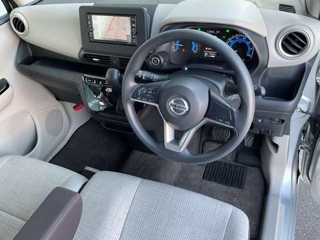 デイズ ６６０　Ｘ　禁煙ワンオーナー　ヒョウ衝突車　アラウンドＭ　踏み間違え防止　禁煙　スマートキー　イモビライザー　バックカメラ　１オーナー　レーンキープ　アイドリングストップ　キーレス　フルオートエアコン　ナビＴＶ　ＷＡＢ　記録簿　運転席エアバック（6枚目）