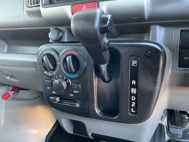 ＮＶ１００クリッパーバン ６６０　ＤＸ　ＧＬセーフティパッケージ　ハイルーフ　４ＷＤ　４．５点認定車　法人ワンオーナー　リースＵＰ　ワンセグテレビ　エマブレ　車線逸脱防止　Ｗエアバッグ　寒冷地　エアーバッグ　ＰＳ　ワンオーナー　４ＷＤ　ドライブレコーダー　リモコンキー　ＥＴＣ　マニュアルエアコン　ＴＶ　ＡＢＳ　前席パワーウインドウ（10枚目）