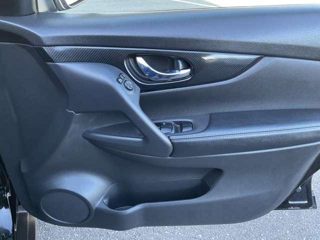 エクストレイル ２．０　２０Ｘｉ　Ｖセレクション　２列車　４ＷＤ　禁煙ワンオーナー　踏み間違い防止　盗難防止　全周囲モニター　オールモード４ＷＤ　ＬＥＤヘッドライト　ＬＤＰ　ｉストップ　レーダークルーズ　ＥＴＣ　禁煙車　１オナ　アルミ　メモリーナビ　スマートキー　バックモニター（14枚目）