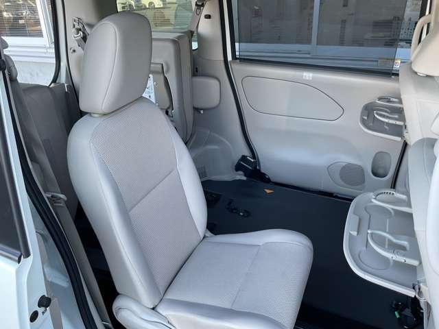 セレナ ２．０　ＸＶ　チェアキャブ　スロープタイプ　車いす２名仕様　法人ワンオーナー（11枚目）