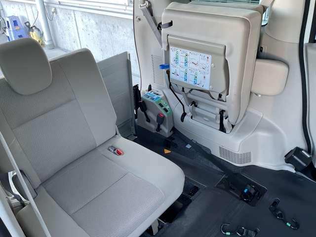 セレナ ２．０　ＸＶ　チェアキャブ　スロープタイプ　車いす２名仕様　法人ワンオーナー（13枚目）