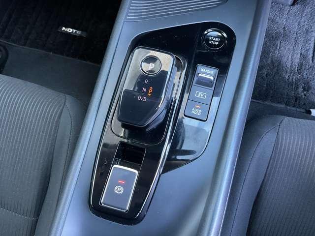 ノート 1.2 X 禁煙ワンオーナー リアカメラ 衝突被害軽減ブレ-キ 禁煙車 レーンアシスト インテリジェントキー ワンオーナー アイドリングストップ 整備記録簿 盗難防止システム ワンセグTV TVナビ サイドカーテンエアバック(6枚目)