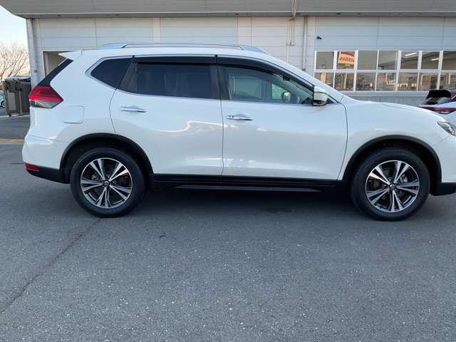 エクストレイル 2.0 20Xi 2列車 4WD 禁煙ワンオーナーデカナビ 全周囲カメラ セキュリティ リアカメラ ワンオナ 追従クルーズ LED ドライブレコーダ 禁煙車 インテリジェントキー LDW サイドカメラ ETC Aストップ AAC ナビ&TV メモリーナビ キーフリー ABS(20枚目)