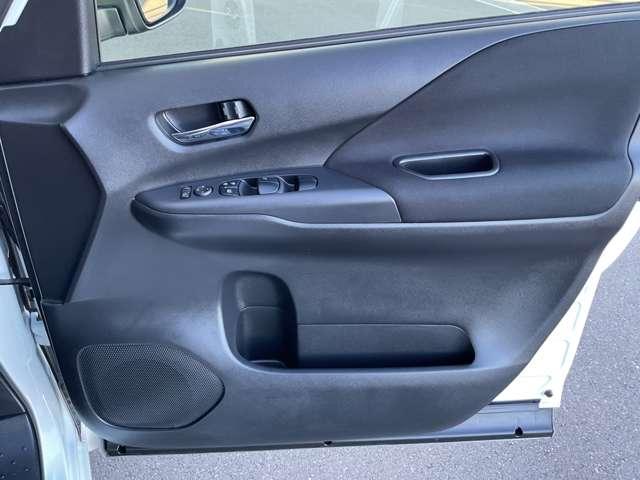 セレナ ２．０　ハイウェイスター　Ｖ　禁煙ワンオーナー　後席専用モニタ　サイドエアバッグ　アラウンドビュ－　１オナ　アルミ　衝突被害軽減　ＬＤＰ　エアバッグ　両側オートスライドドア　ＬＥＤライト　インテリジェントキー　禁煙　点検記録簿　サイドカメラ　メモリーナビ　ナビＴＶ（12枚目）