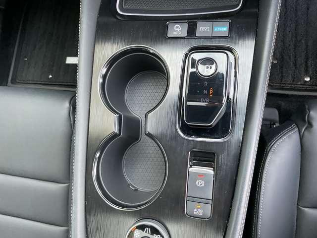 エクストレイル １．５　Ｇ　ｅ－４ＯＲＣＥ　４ＷＤ　禁煙ワンオーナーパノラマガラスルーフ　１オーナー　パークアシスト　禁煙　寒冷地仕様　ＬＥＤヘッドランプ　ナビＴＶ　スマートキー　レーダークルーズ　ＬＫＡ　キーフリー　ＥＴＣ　４ＷＤ　アルミホイール　メモリーナビ　記録簿　ドライブレコーダー（6枚目）