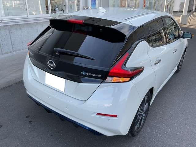 リーフ Ｘ　Ｖセレクション　当社試乗車代車社用車　レーダークルコン　３６０°カメラ　踏み間違い防止装置　ＬＥＤランプ　セキュリティ　ドライブレコーダー　禁煙　１オーナー　ＥＴＣ　インテリキー　レーンキープアシスト　サイドエアバッグ　パワーウィンドウ（2枚目）