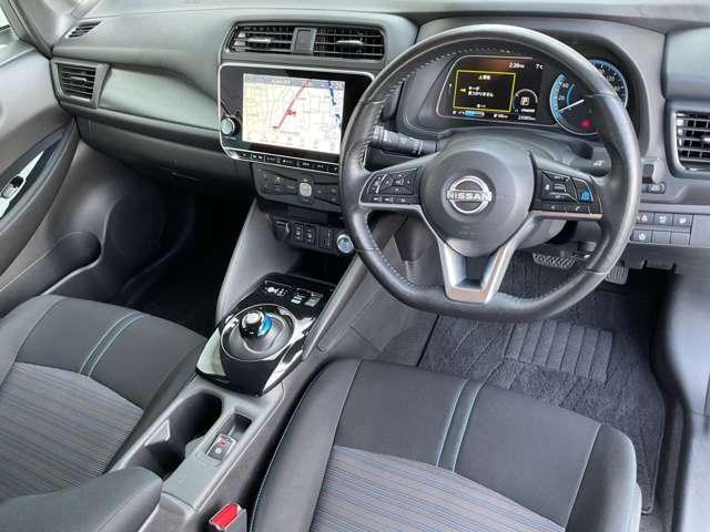 リーフ Ｘ　Ｖセレクション　当社試乗車代車社用車　レーダークルコン　３６０°カメラ　踏み間違い防止装置　ＬＥＤランプ　セキュリティ　ドライブレコーダー　禁煙　１オーナー　ＥＴＣ　インテリキー　レーンキープアシスト　サイドエアバッグ　パワーウィンドウ（4枚目）