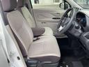 運転のしやすさや、乗り降りにも配慮した運転席。